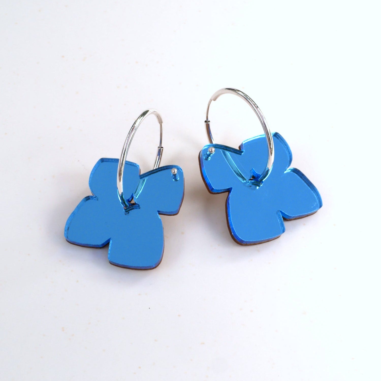 Creole mit blauem Blumenanhänger